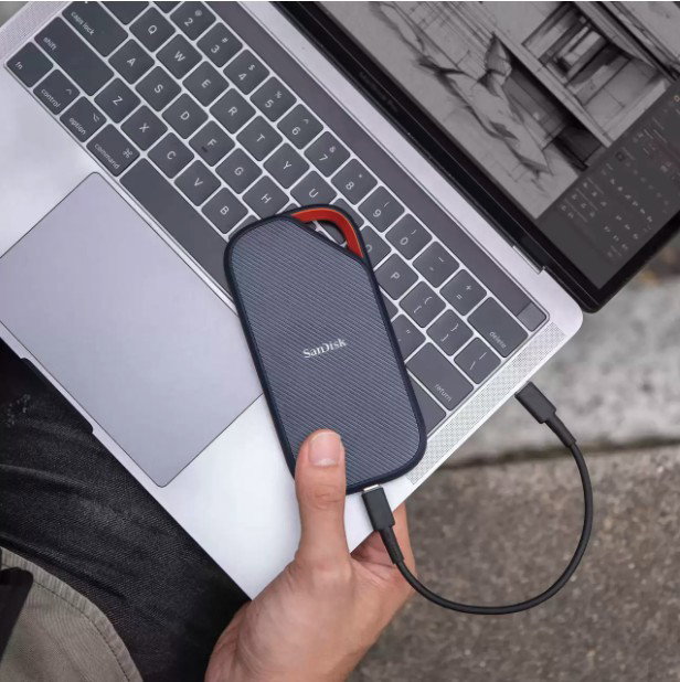 SanDisk Extreme PRO with USB4, 4TB, 40Gbps, up to 3800 MB/s read